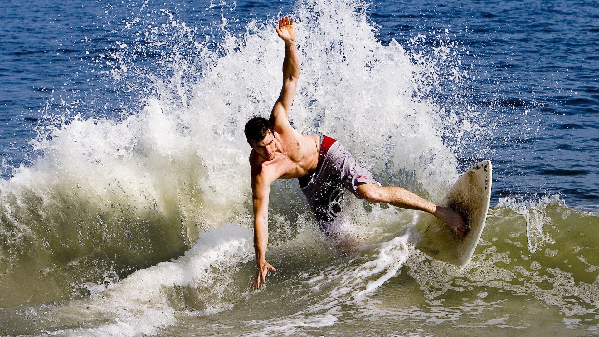 9游app-快船队迎难而上，季后赛拼搏到底，快船季后赛输给谁了